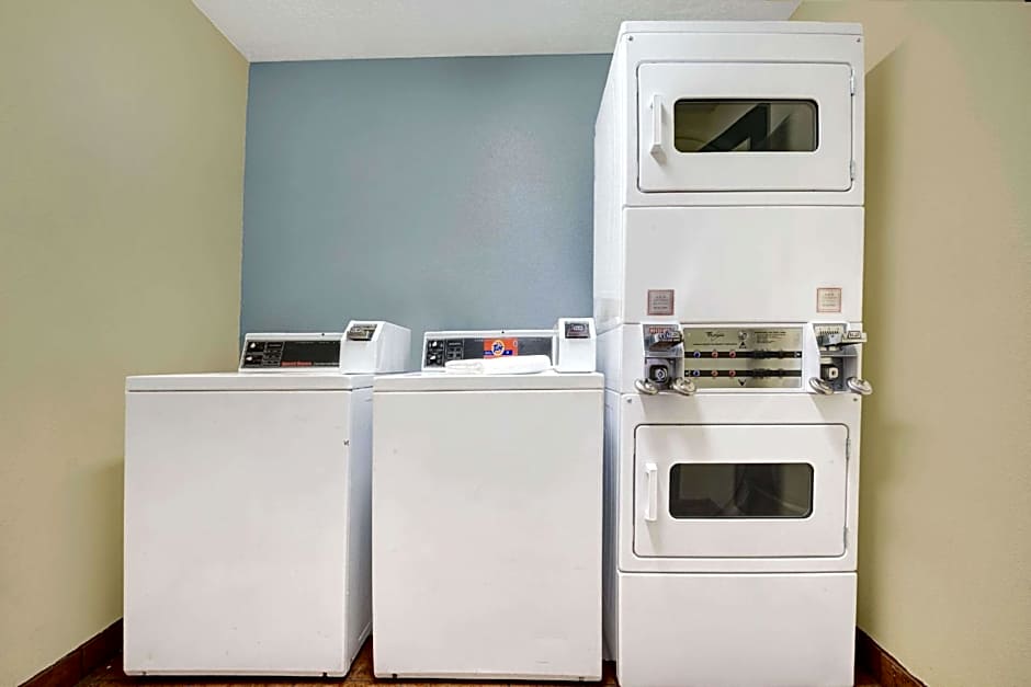 Days Inn & Suites by Wyndham Albuquerque West