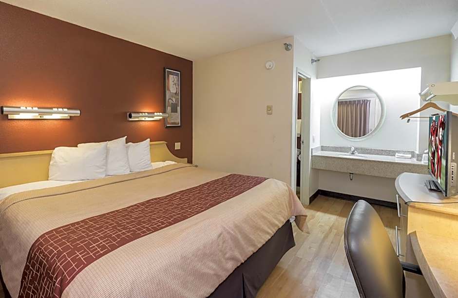 Red Roof Inn - Cincinnati Sharonville