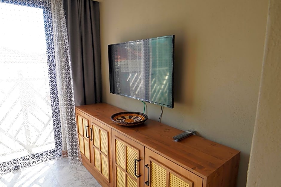 Icon Beach Suites Hotel Sovalye Island