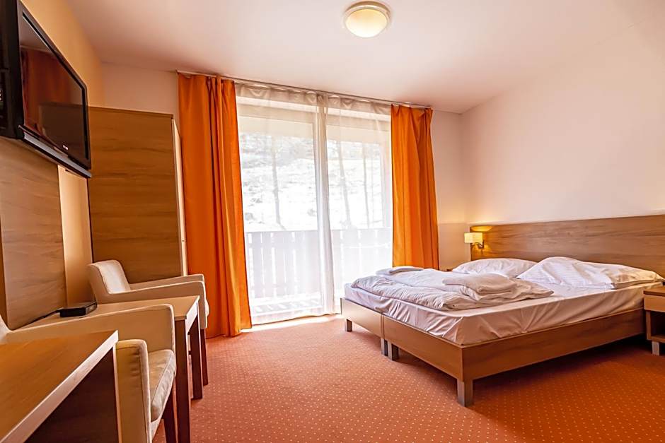 Fatrapark 2 Apartments House