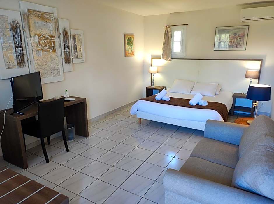 Hôtel et Appart'Hôtel Le Relais Du Val D'Orbieu