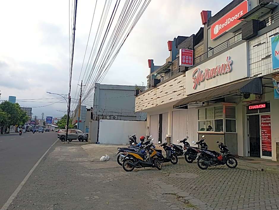 Jalan Sudirman Purwokerto By RedDoorz – Banyumas Regency, WI
