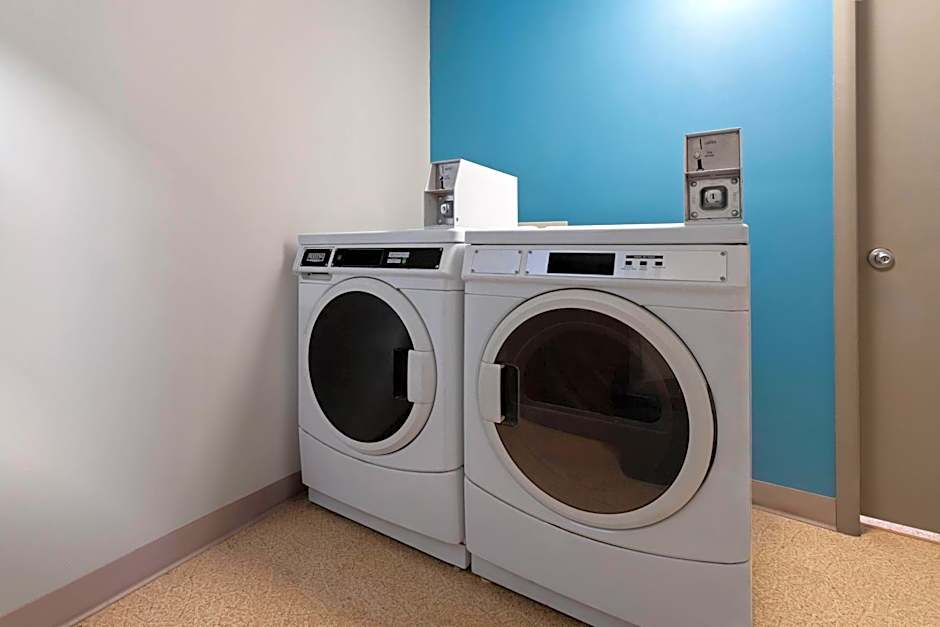 Days Inn and Suites by Wyndham Downtown Missoula-University