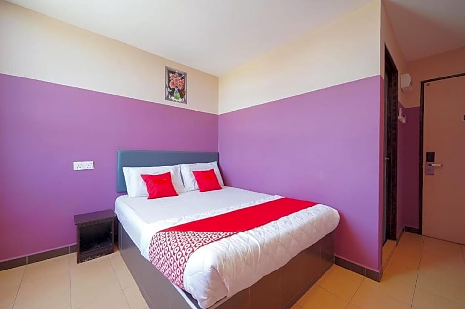 CMN Hotel & Homestay