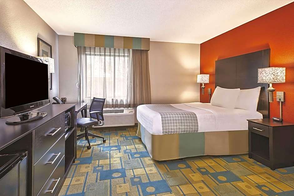 La Quinta Inn & Suites by Wyndham Toledo Perrysburg
