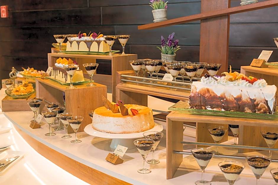 Delfines Hotel & Convention Center