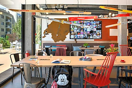 Family Mountain View, Guest room, 1 Queen, Sofa bed, Mountain view