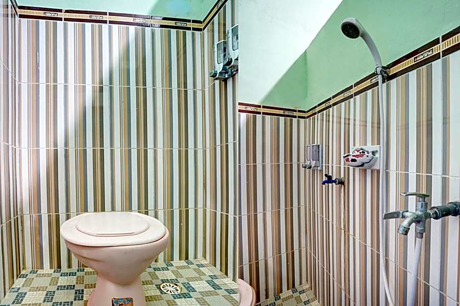 Collection O 92897 Hotel Intan Near Kantor Syahbandar Bawean