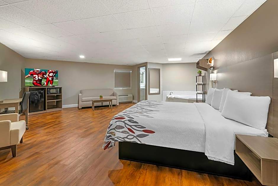 Red Roof Inn & Suites Swansea