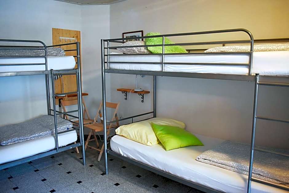 Hostel 24