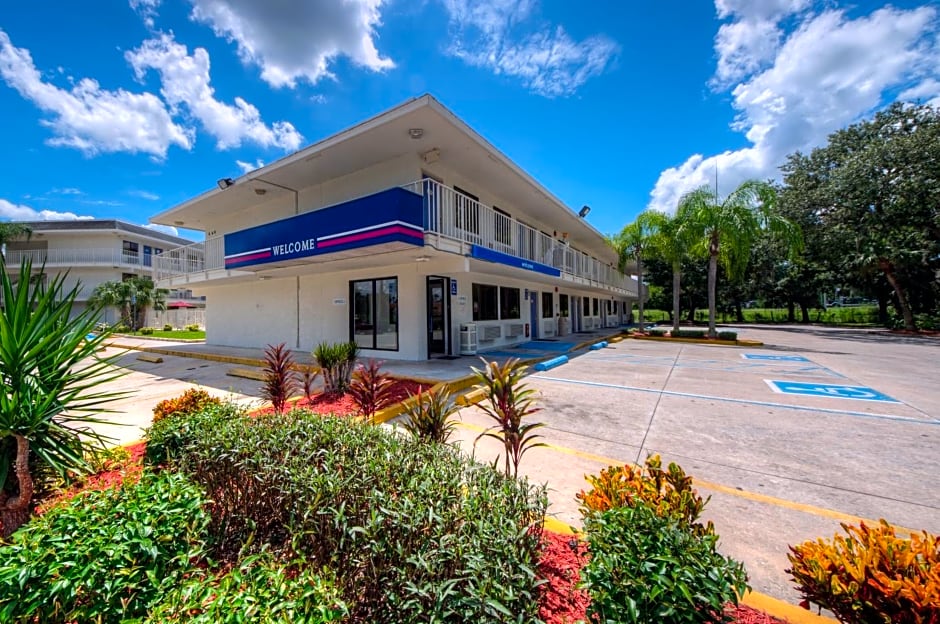 Motel 6-Bradenton, FL