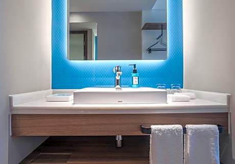 Double Room with Mobility Accessible Roll In Shower