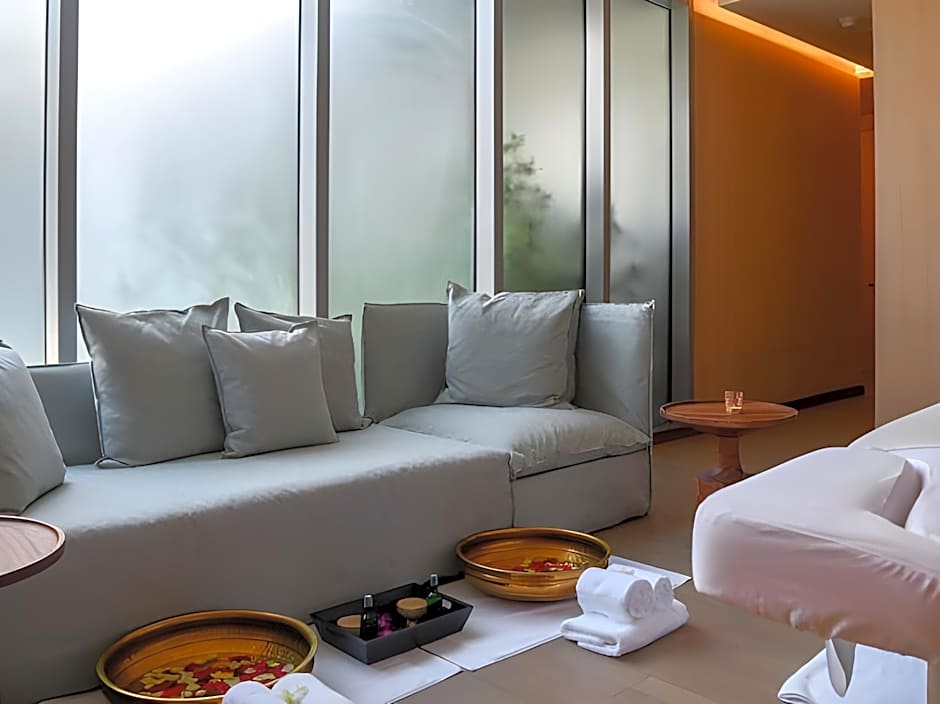 Four Seasons Hotel Bengaluru at Embassy One