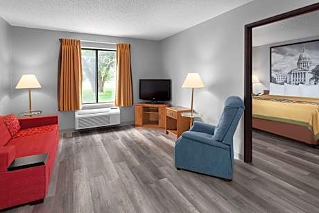 One-Bedroom King Suite - Non-Smoking