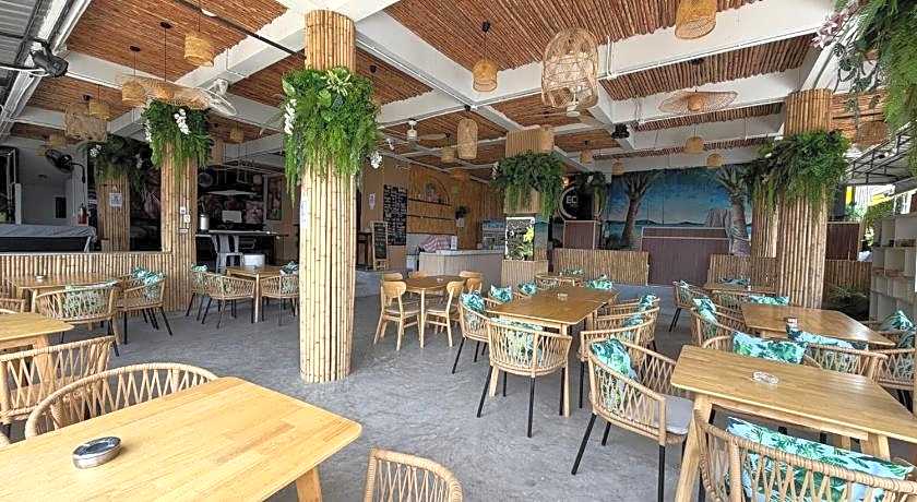Eclipse Hostel and Bar