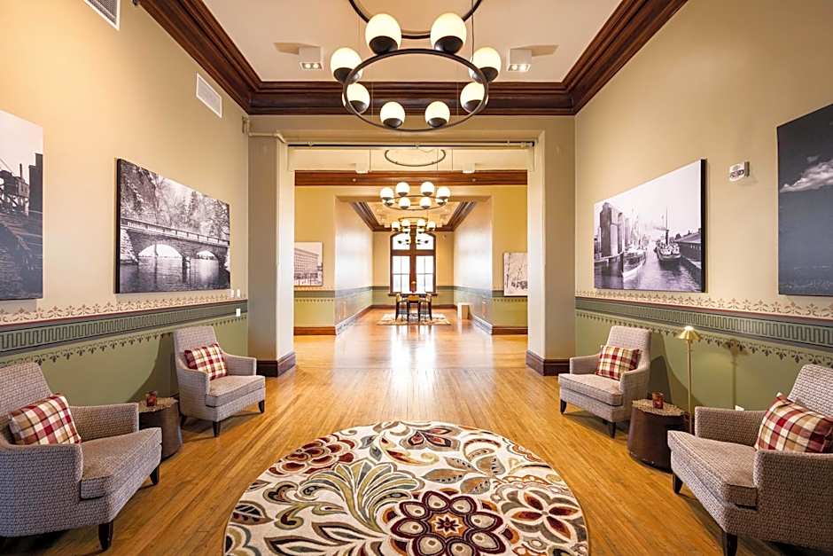 The Richardson Hotel