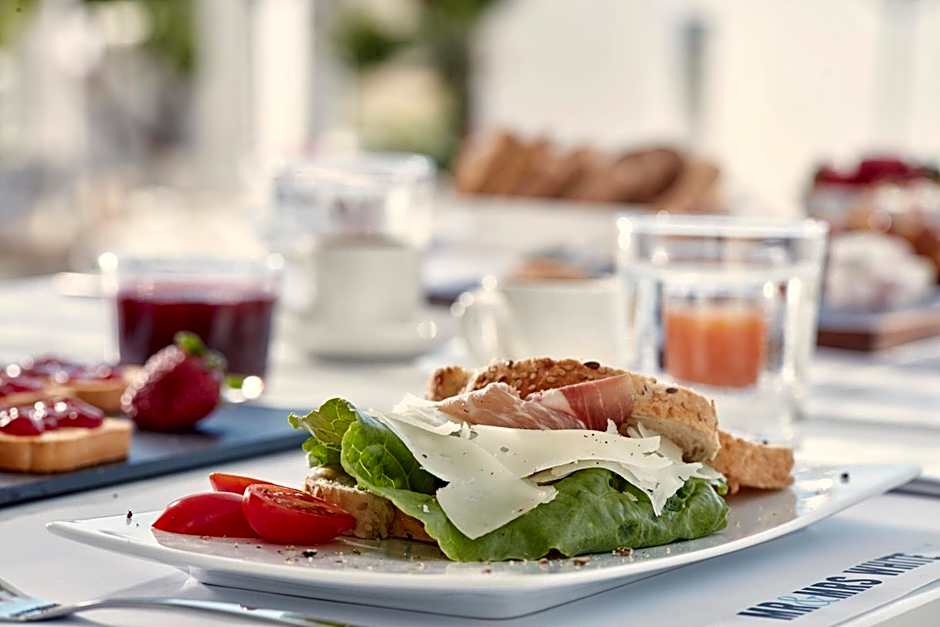 Mr and Mrs White Paros