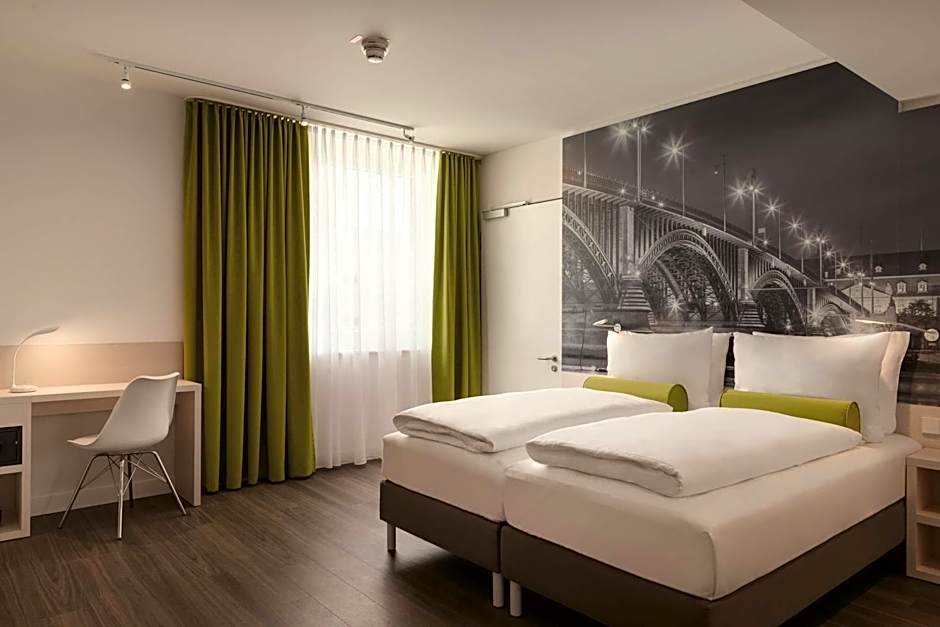 Super 8 by Wyndham Mainz Zollhafen