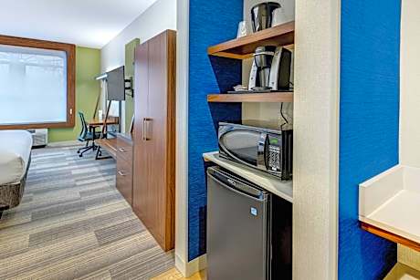 King Room with Roll-In Shower - Disability Access
