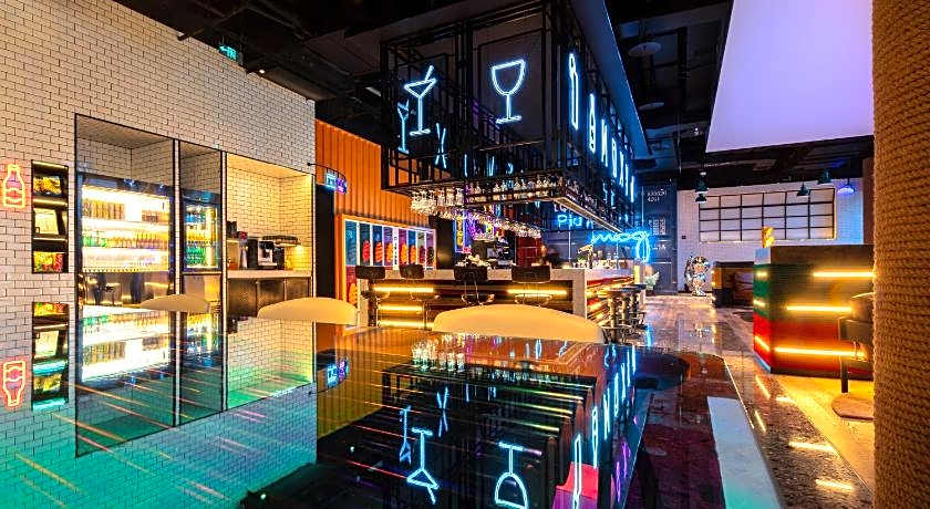 Moxy Ningbo Old Bund