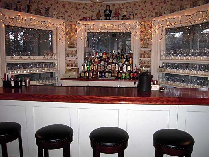Brookview Manor Inn