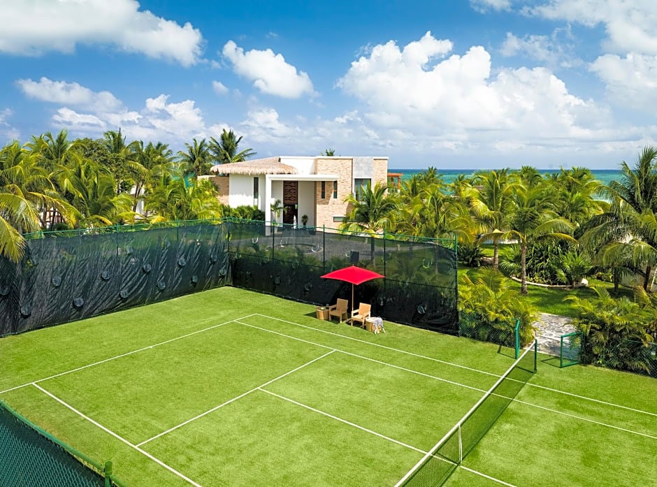 Azul Villa Esmeralda, by Karisma