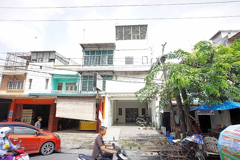 Hotel O Mandala Near Universitas Negeri Medan ( UNIMED )