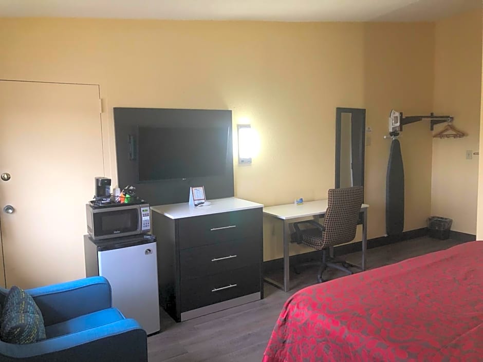 Days Inn by Wyndham Grove City Columbus South