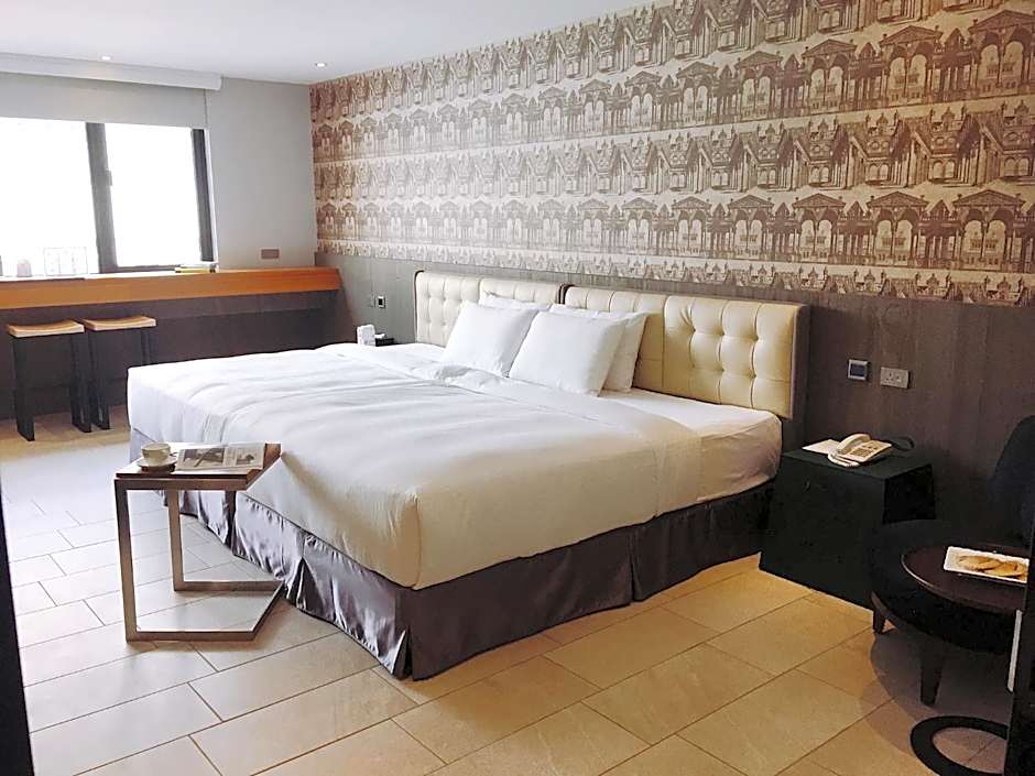 Photo 1 of 4 of Executive Suite