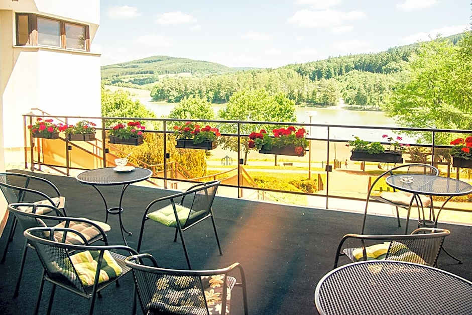 Hotel Adamantino