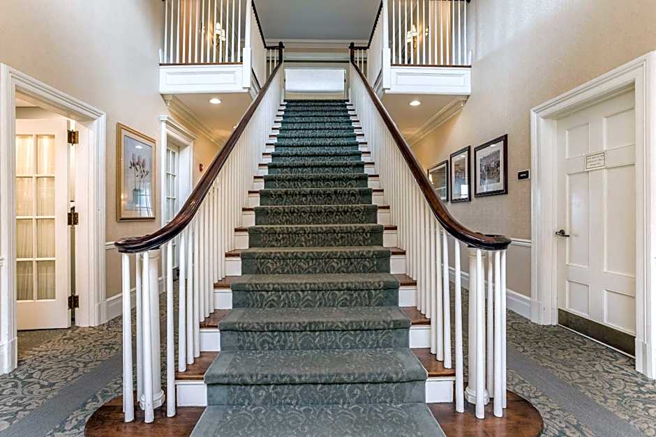 Traditions Hotel & Spa Johnson City - Binghamton, an Ascend Collection Hotel