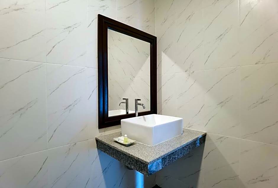 โรงแรมชลาลัย กระบี่ Chalalai Hotel Krabi