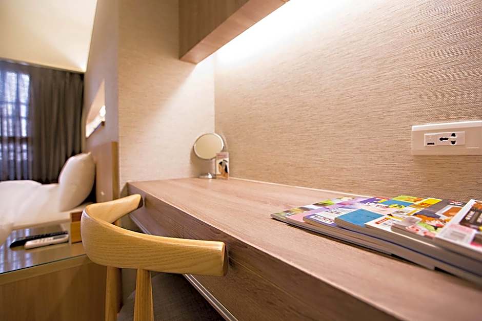 Traveller Inn - Book Haus