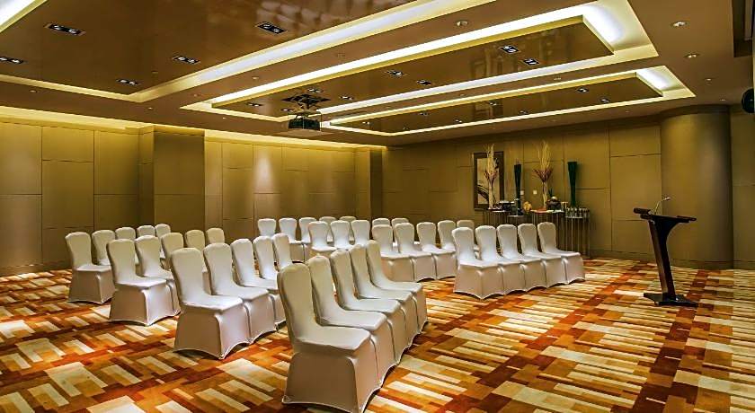 Pullman Linyi Lushang Hotel