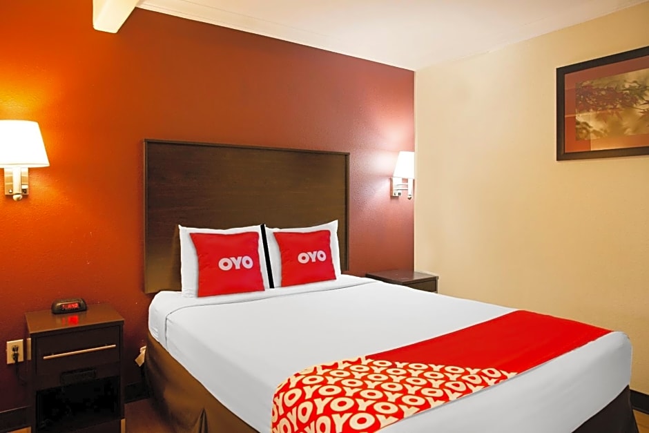 OYO Hotel McAllen Airport South - 1 mi from McAllen Medical Center