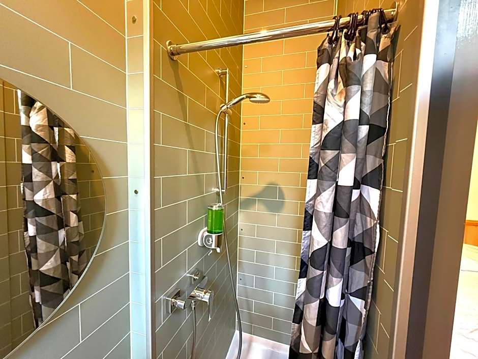 London Visitors Hotel