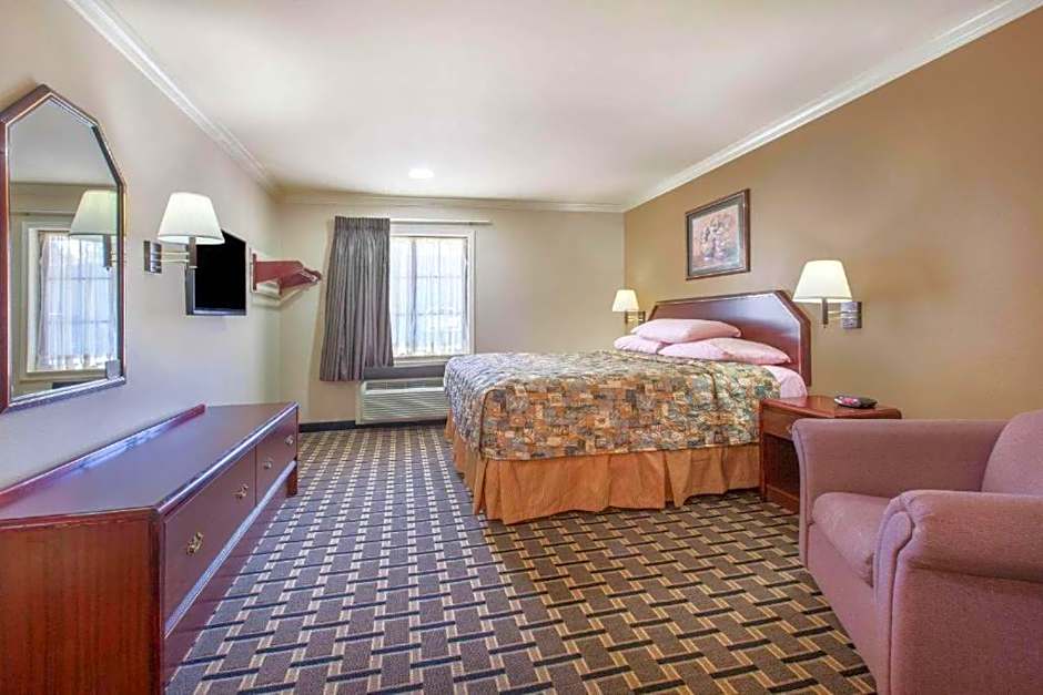 Super 8 by Wyndham Tyler TX