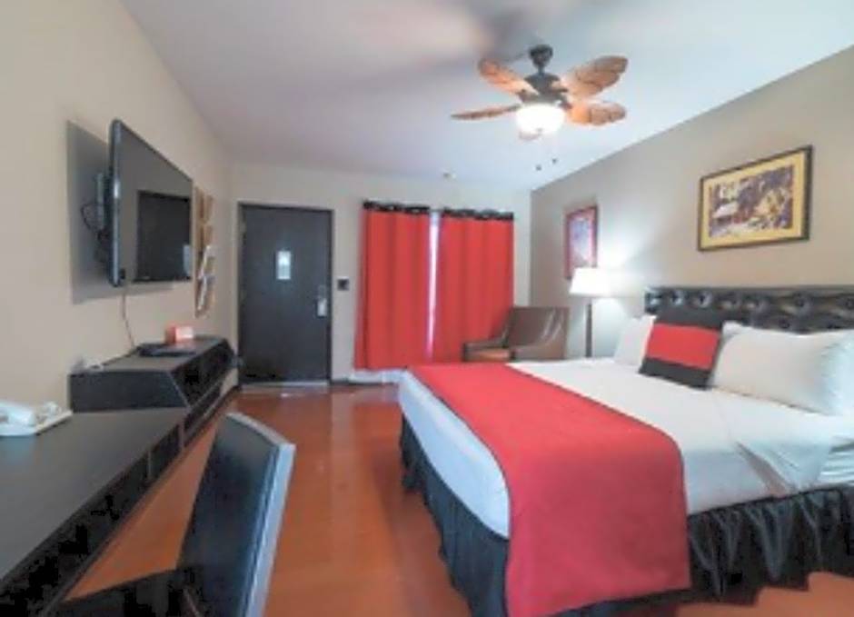 Caliente Tropics Hotel