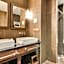 Zenitude Hotel la Valadiere, an Ascend Collection Hotel