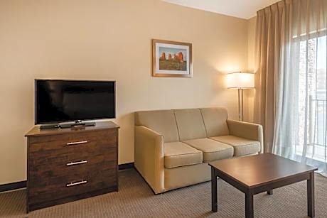 Efficiency King Suite - Non-Smoking/Upper Floor