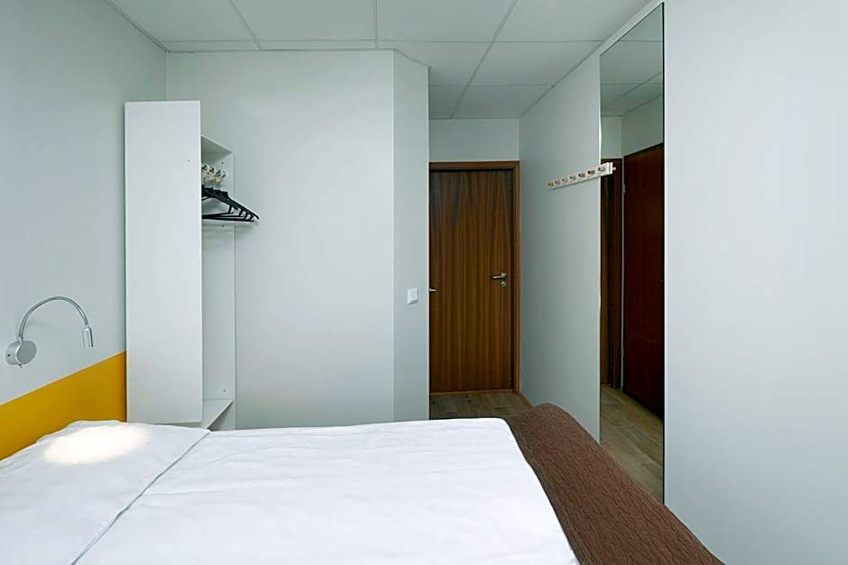 Hotel Cabin