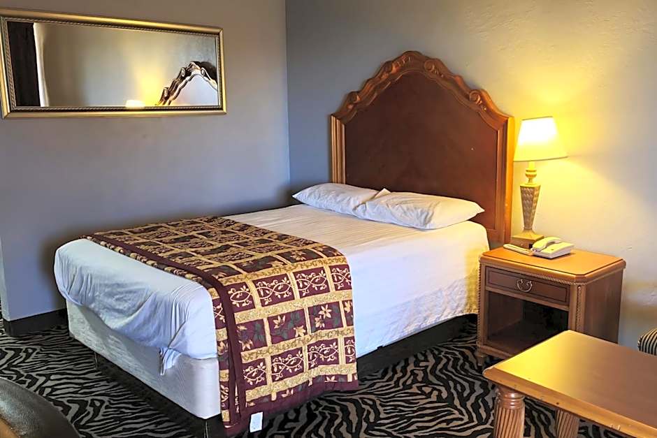 Castle Inn & Suites by OYO Lawton