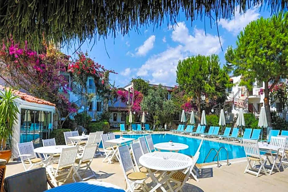 Moonshine Hotel & Suites