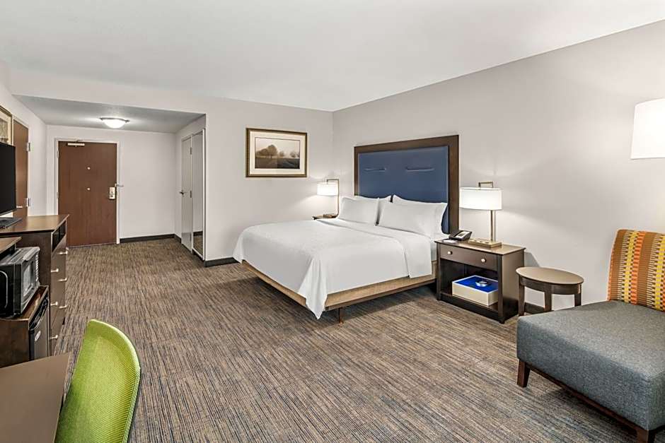 Holiday Inn Express & Suites Wilmington-Newark by IHG
