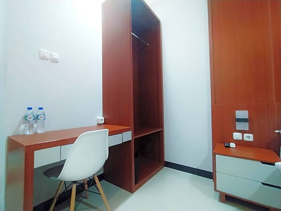 Urbanview Wisma Wirasatya Akpol Semarang by RedDoorz