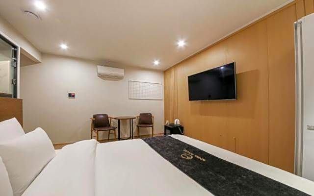 Gwangju Chungjangro Divine Hotel