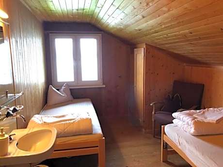 Twin Room with Shared Bathroom and Lake View