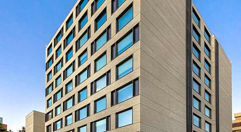 Ola Santiago Providencia, Tapestry Collection by Hilton