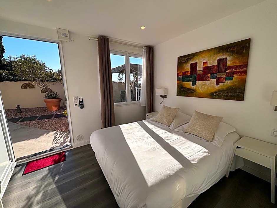Photo 1 of 6 of Double Room