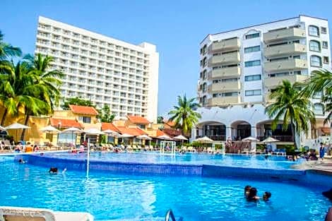 VILLA PARA 5 Personas 4 adultos y 1 Menor En HOTEL TSORO IXTAPA WIFI GRATIS